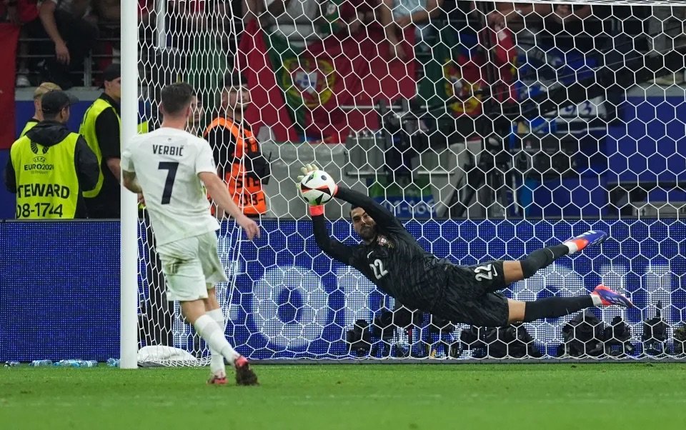 Portugal Advances to Quarterfinals with Thrilling Penalty Shootout Victory Over Slovenia